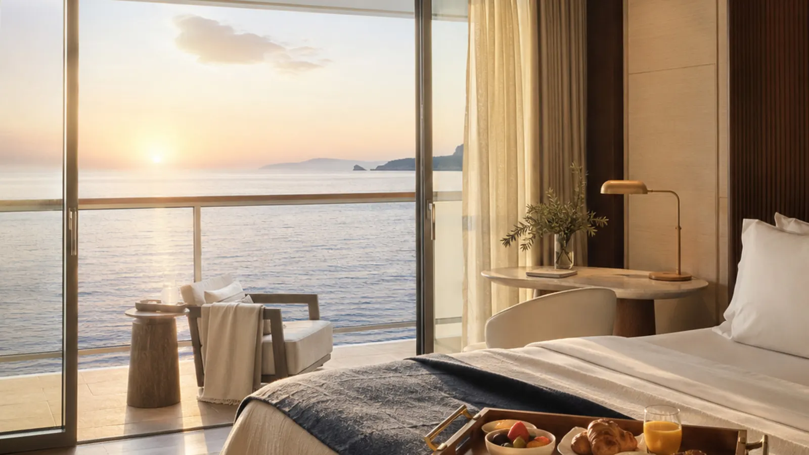 Carnet de comparaison de croisières avec jumelles et horizon marin